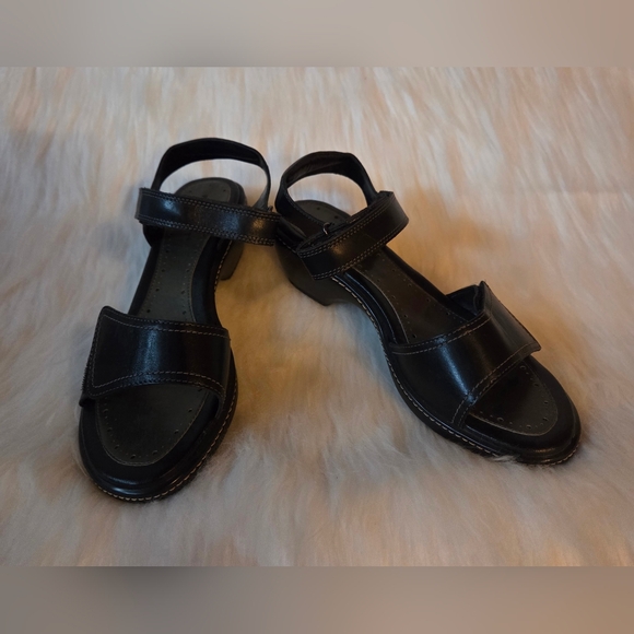 Rockport Classic Comfort Kitten Heel Genuine Leather Sandals (NWOT) - Picture 3 of 9